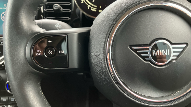 MINI Hatchback 1.5 Cooper Classic 3dr Petrol Hatchback